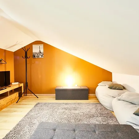 Rs-4 Dans Les Combles 1 Pers - 4ème étage Appartement *