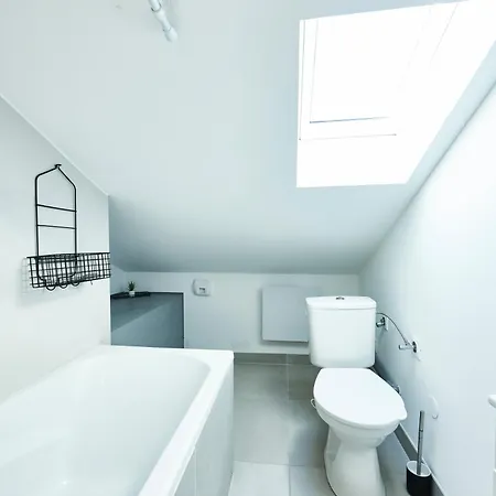 Rs-4 Dans Les Combles 1 Pers - 4ème étage Appartement *